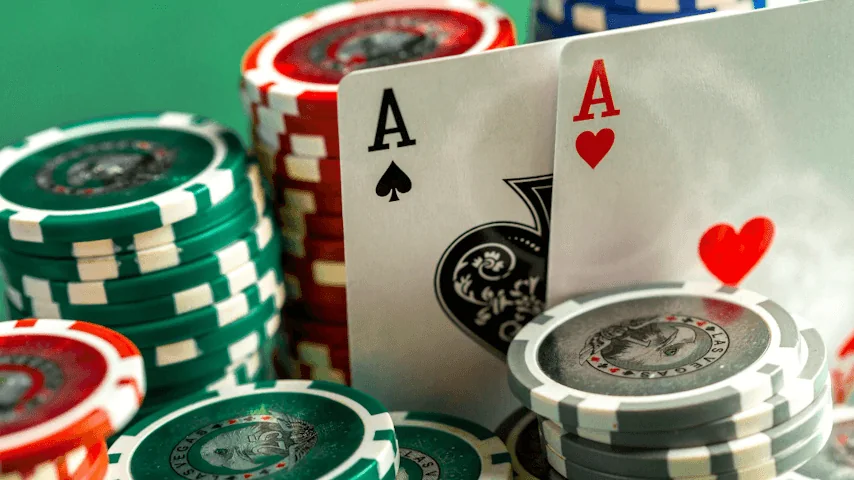 Tampilan permainan bingo digital dengan kartu angka dan suasana ruang permainan